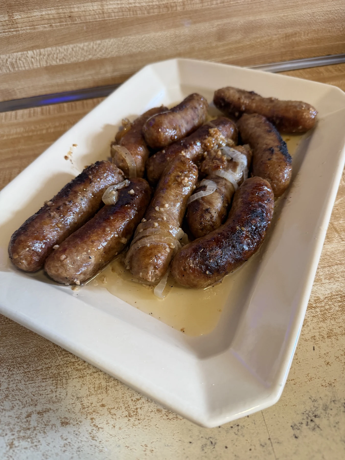 A plate of cooked sausages